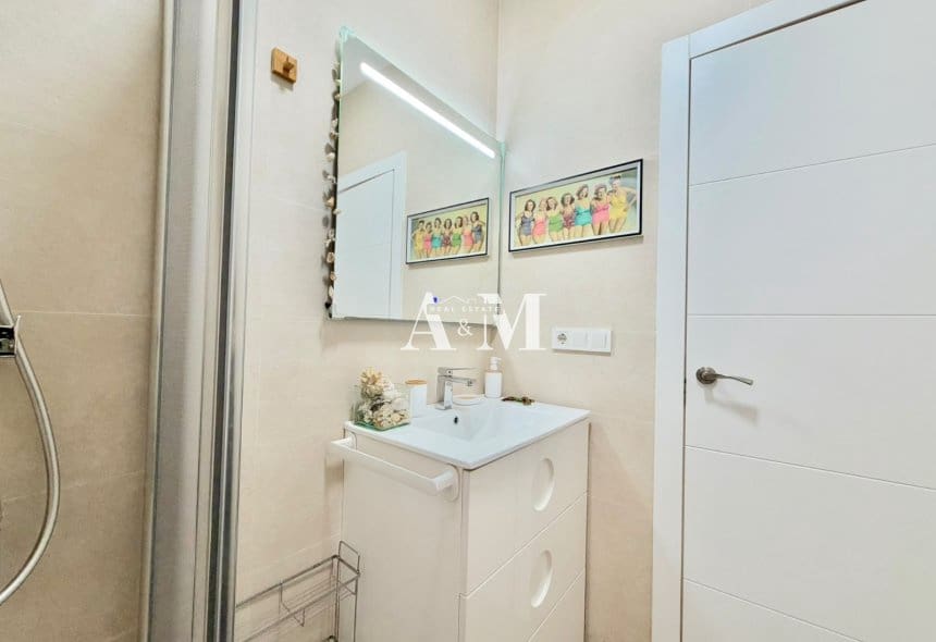 Apartamento de 2 habitaciones en Torrevieja en venta - 235.000 € (Ref: 10160249)
