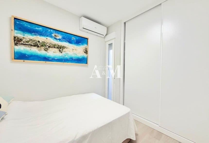 Apartamento de 2 habitaciones en Torrevieja en venta - 235.000 € (Ref: 10160249)