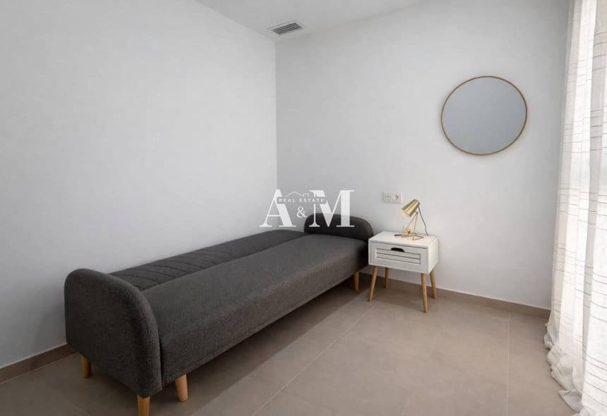 2 quarto Apartamento para arrendar em Torrevieja - 1 200 € (Ref: 10160250)