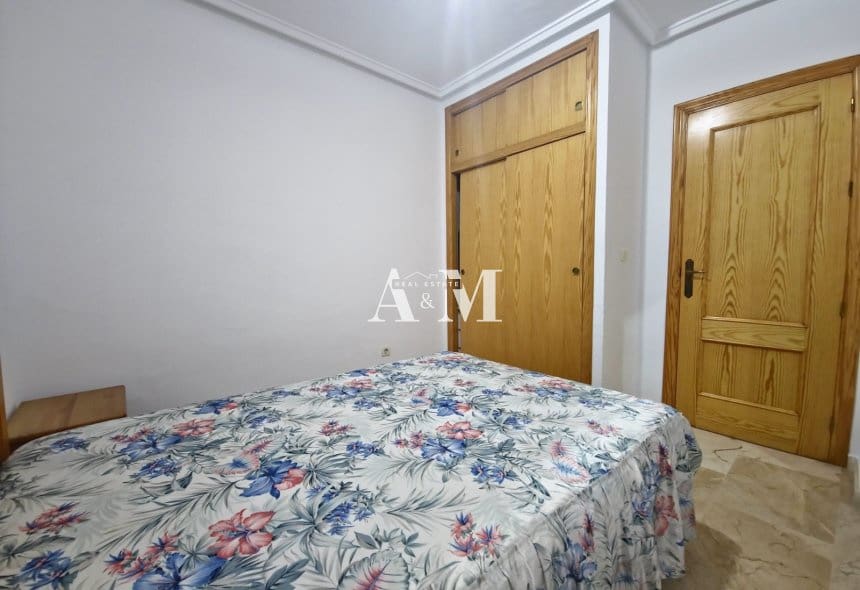 2 slaapkamer Strandappartement te huur in Torrevieja - € 750 (Ref: 10165354)