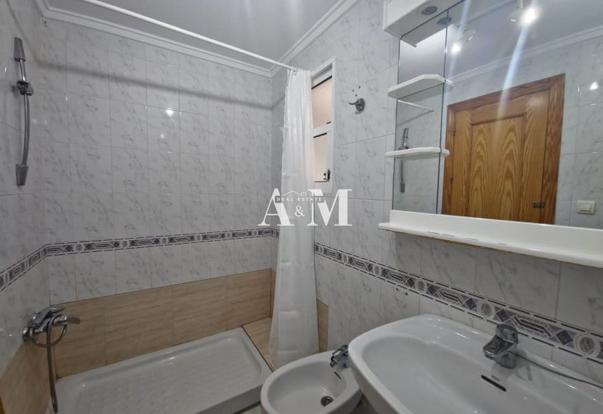 2 slaapkamer Strandappartement te huur in Torrevieja - € 750 (Ref: 10165354)
