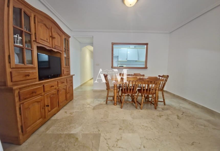 2 slaapkamer Strandappartement te huur in Torrevieja - € 750 (Ref: 10165354)