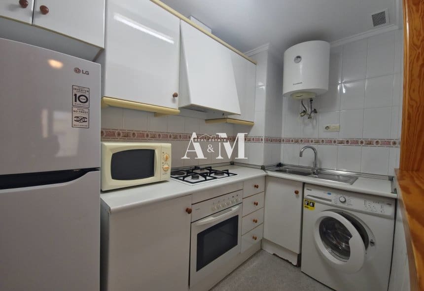 2 slaapkamer Strandappartement te huur in Torrevieja - € 750 (Ref: 10165354)