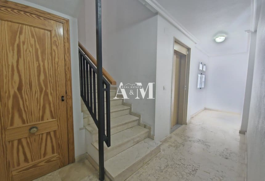 2 slaapkamer Strandappartement te huur in Torrevieja - € 750 (Ref: 10165354)