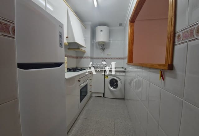 2 slaapkamer Strandappartement te huur in Las Piscinas Naturales, Torrevieja - € 750 (Ref: 10165354)