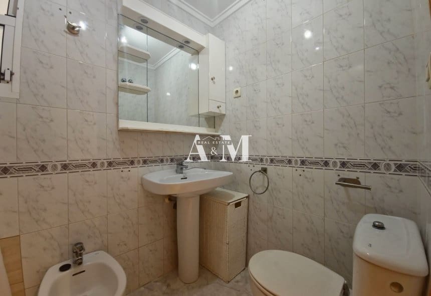 2 slaapkamer Strandappartement te huur in Torrevieja - € 750 (Ref: 10165354)