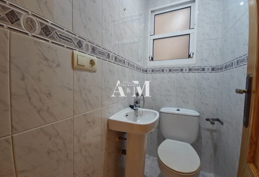 2 slaapkamer Strandappartement te huur in Torrevieja - € 750 (Ref: 10165354)