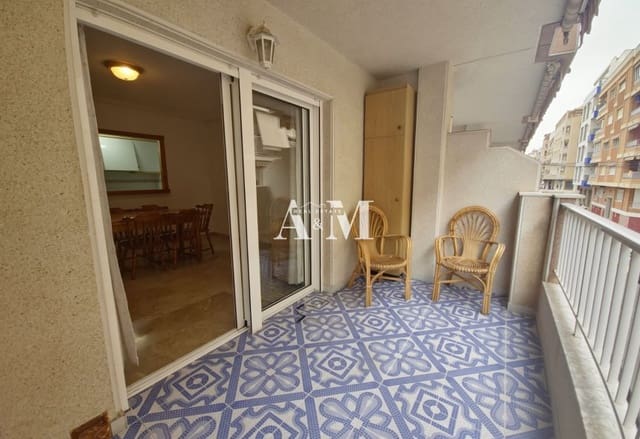 2 slaapkamer Strandappartement te huur in Las Piscinas Naturales, Torrevieja - € 750 (Ref: 10165354)