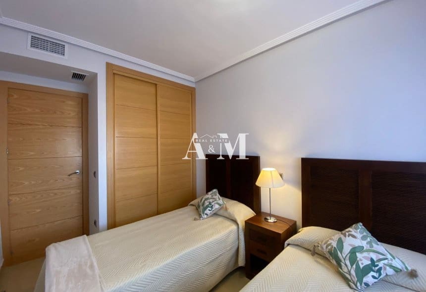 2 sypialnia Apartament do wynajęcia w Los Alcazares z basenem garażem - 850 € (Ref: 10165425)