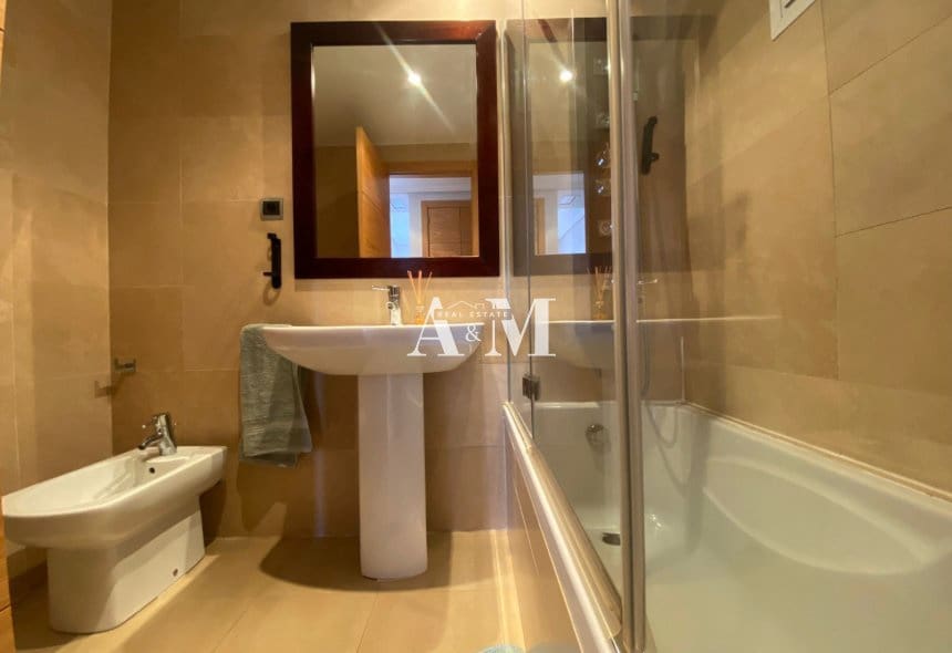 2 sypialnia Apartament do wynajęcia w Los Alcazares z basenem garażem - 850 € (Ref: 10165425)