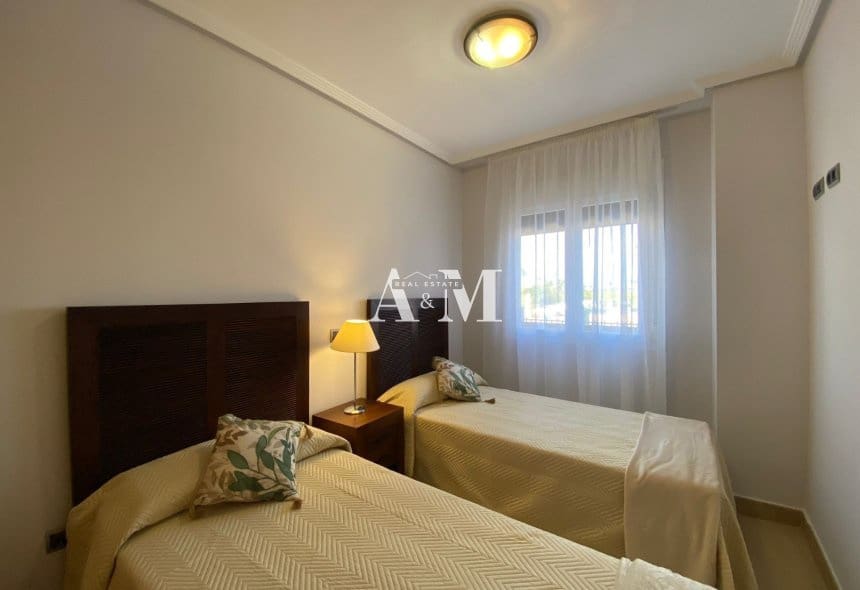 2 sypialnia Apartament do wynajęcia w Los Alcazares z basenem garażem - 850 € (Ref: 10165425)