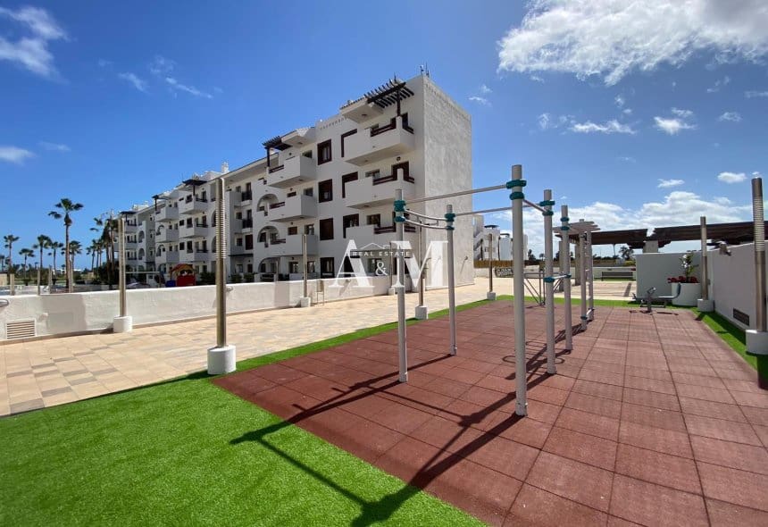 2 sypialnia Apartament do wynajęcia w Los Alcazares z basenem garażem - 850 € (Ref: 10165425)