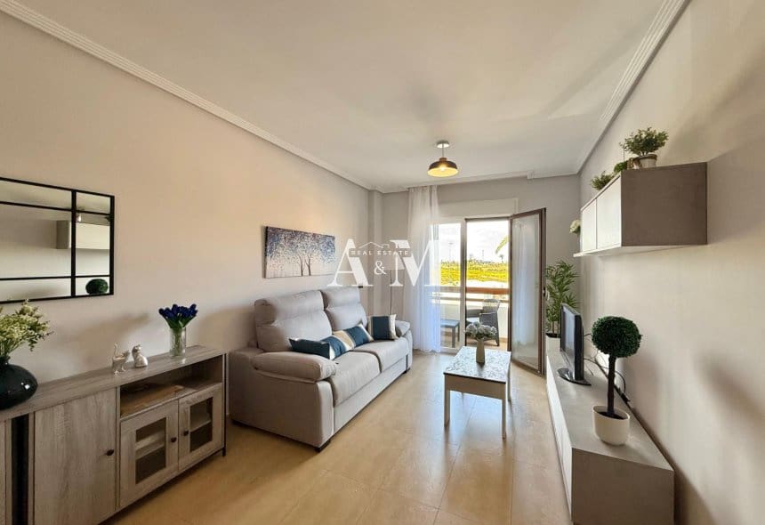 2 soverom Leilighet til leie i Los Alcazares med svømmebasseng garasje - € 850 (Ref: 10165426)