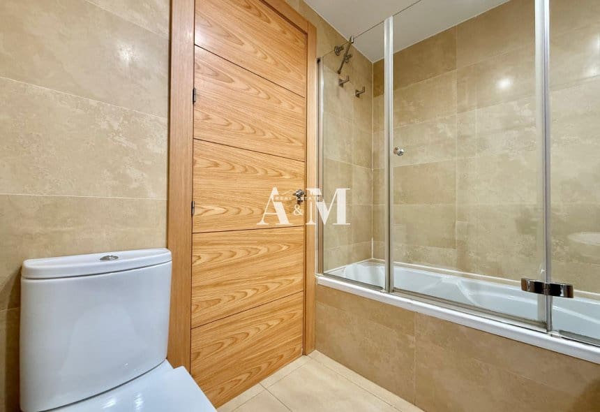 2 soverom Leilighet til leie i Los Alcazares med svømmebasseng garasje - € 850 (Ref: 10165426)
