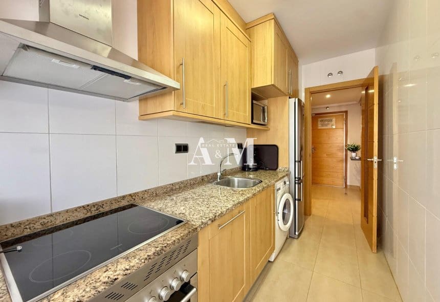 2 soverom Leilighet til leie i Los Alcazares med svømmebasseng garasje - € 850 (Ref: 10165426)