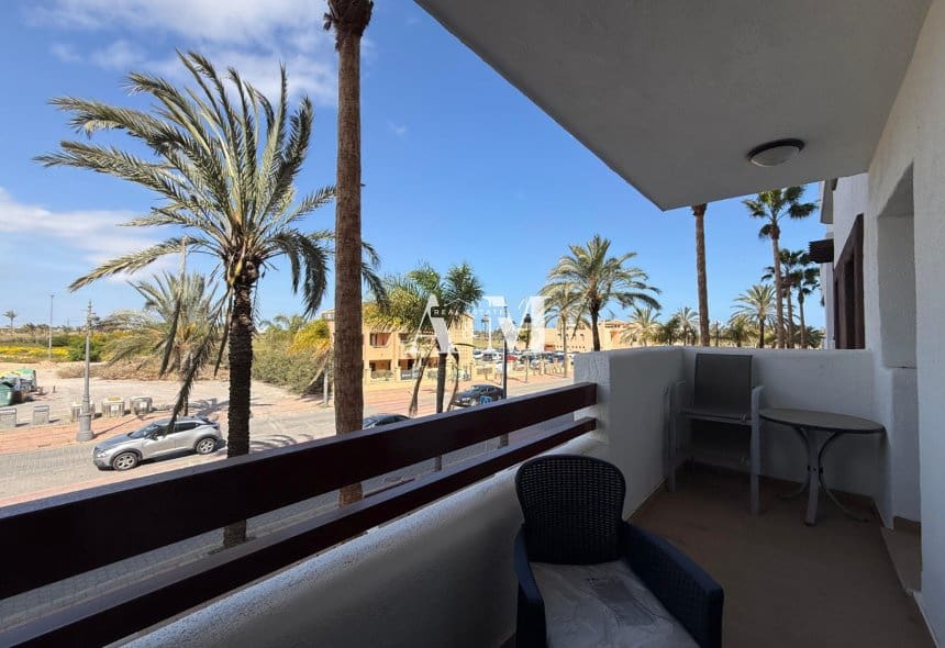 2 soverom Leilighet til leie i Los Alcazares med svømmebasseng garasje - € 850 (Ref: 10165426)