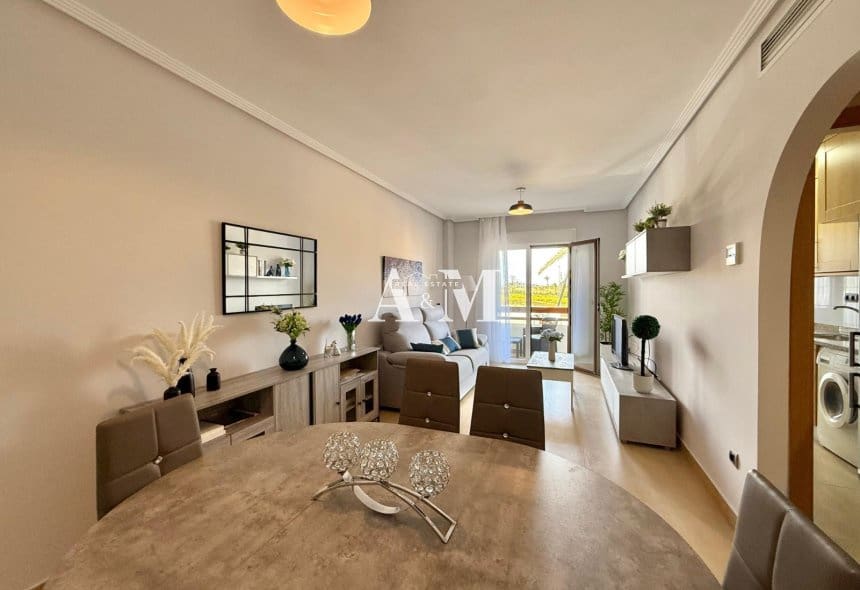 2 soverom Leilighet til leie i Los Alcazares med svømmebasseng garasje - € 850 (Ref: 10165426)