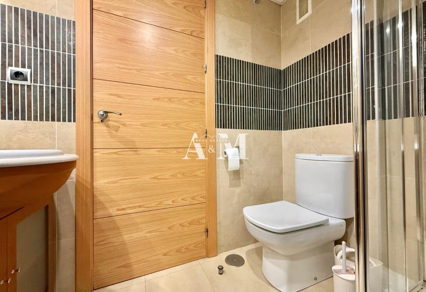 2 soverom Leilighet til leie i Los Alcazares med svømmebasseng garasje - € 850 (Ref: 10165426)