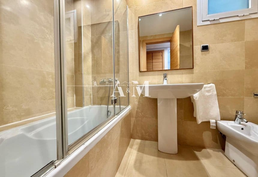2 soverom Leilighet til leie i Los Alcazares med svømmebasseng garasje - € 850 (Ref: 10165426)