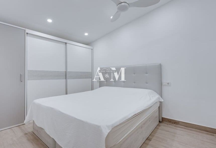 3 slaapkamer Villa te huur in Torrevieja met zwembad garage - € 1.700 (Ref: 10165548)