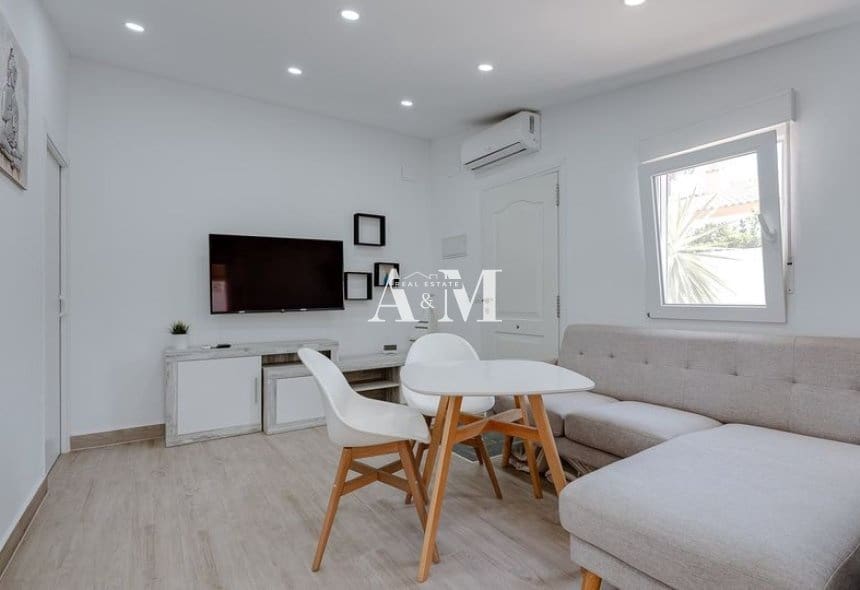 3 slaapkamer Villa te huur in Torrevieja met zwembad garage - € 1.700 (Ref: 10165548)