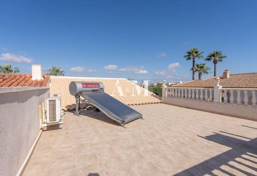 3 slaapkamer Villa te huur in Torrevieja met zwembad garage - € 1.700 (Ref: 10165548)