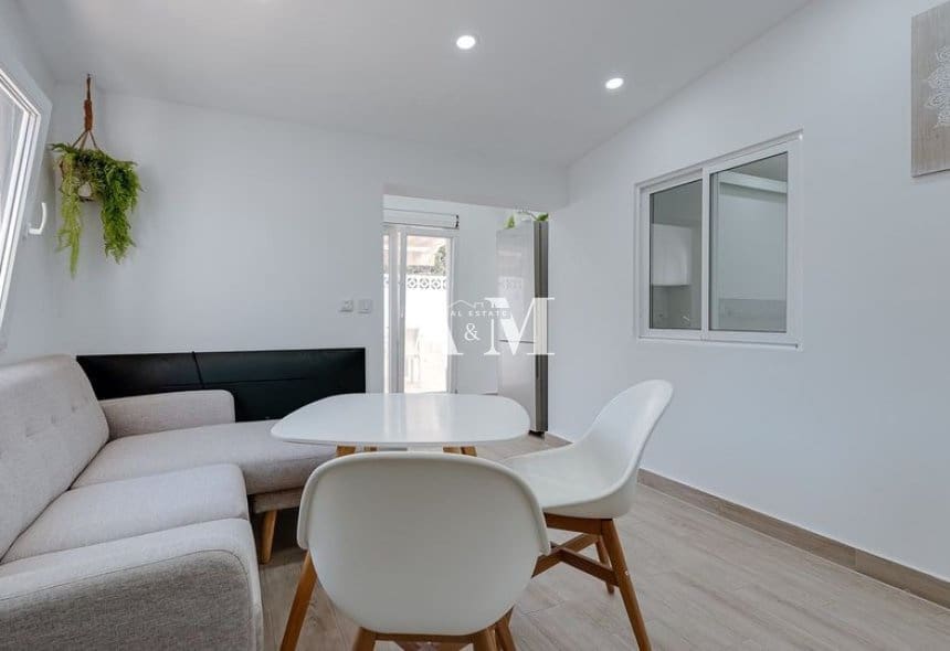 3 slaapkamer Villa te huur in Torrevieja met zwembad garage - € 1.700 (Ref: 10165548)