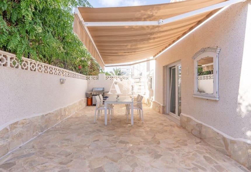 3 slaapkamer Villa te huur in Torrevieja met zwembad garage - € 1.700 (Ref: 10165548)
