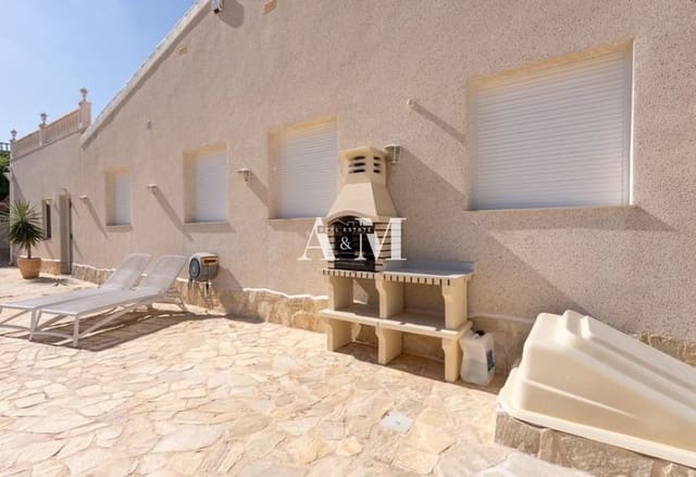 3 slaapkamer Villa te huur in El Chaparral, Torrevieja met zwembad garage - € 1.700 (Ref: 10165548)