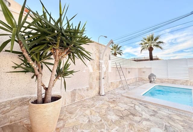 3 quarto Moradia para arrendar em El Chaparral, Torrevieja com piscina garagem - 1 700 € (Ref: 10165548)