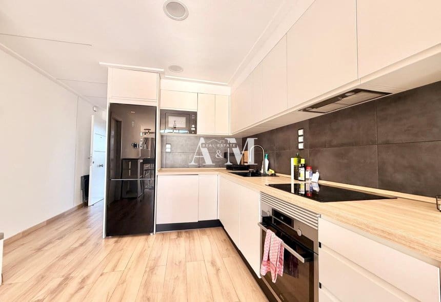 1 soverom Strandleiligheter til leie i La Veleta med svømmebasseng - € 750 (Ref: 10165549)