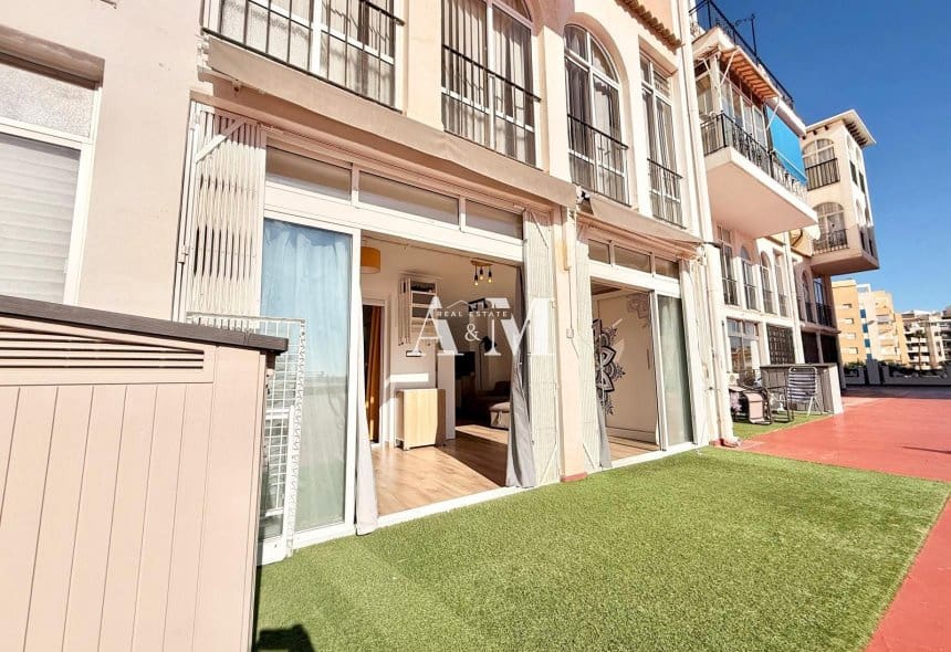 1 soverom Strandleiligheter til leie i La Veleta med svømmebasseng - € 750 (Ref: 10165549)