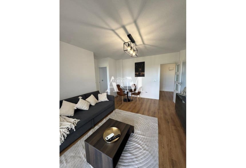 Apartamento de 2 habitaciones en Punta Prima en alquiler con piscina garaje - 1.200 € (Ref: 10165550)