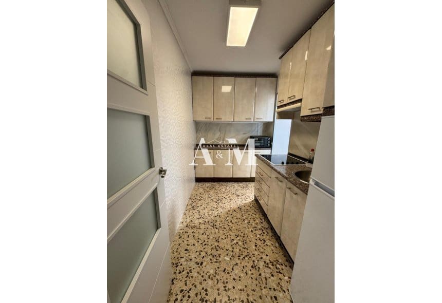 Apartamento de 2 habitaciones en Punta Prima en alquiler con piscina garaje - 1.200 € (Ref: 10165550)