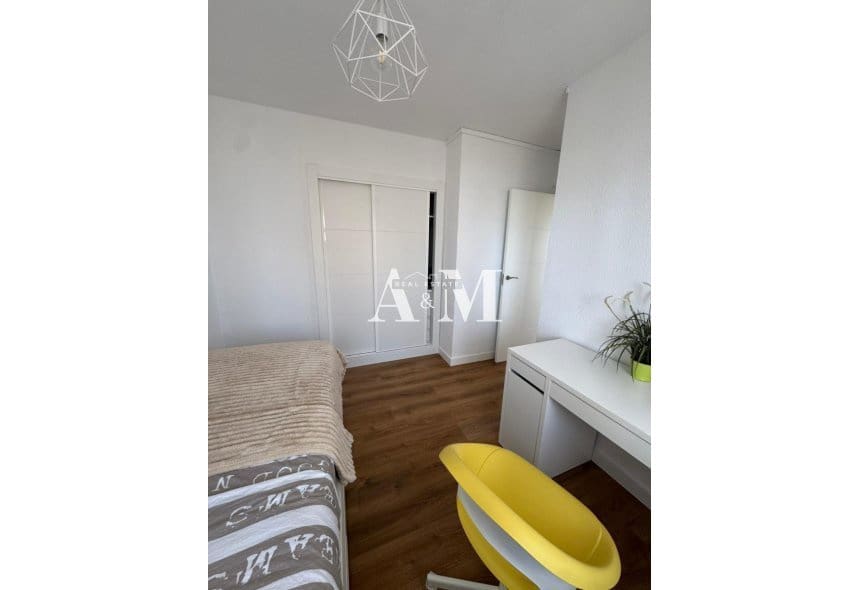 Apartamento de 2 habitaciones en Punta Prima en alquiler con piscina garaje - 1.200 € (Ref: 10165550)