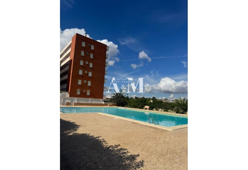 Apartamento de 2 habitaciones en Punta Prima en alquiler con piscina garaje - 1.200 € (Ref: 10165550)