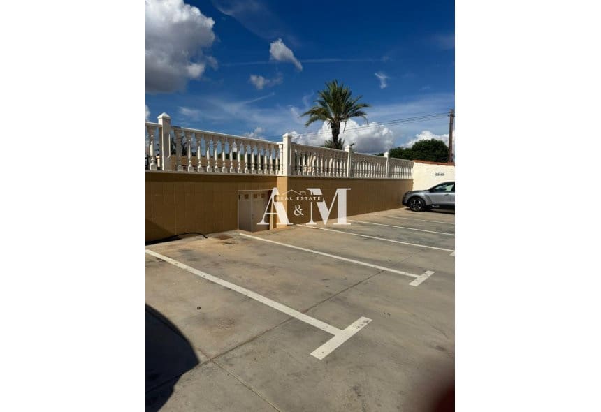 Apartamento de 2 habitaciones en Punta Prima en alquiler con piscina garaje - 1.200 € (Ref: 10165550)