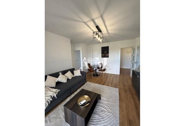 Apartamento de 2 habitaciones en Punta Prima, Torrevieja en alquiler con piscina garaje - 1.200 € (Ref: 10165550)