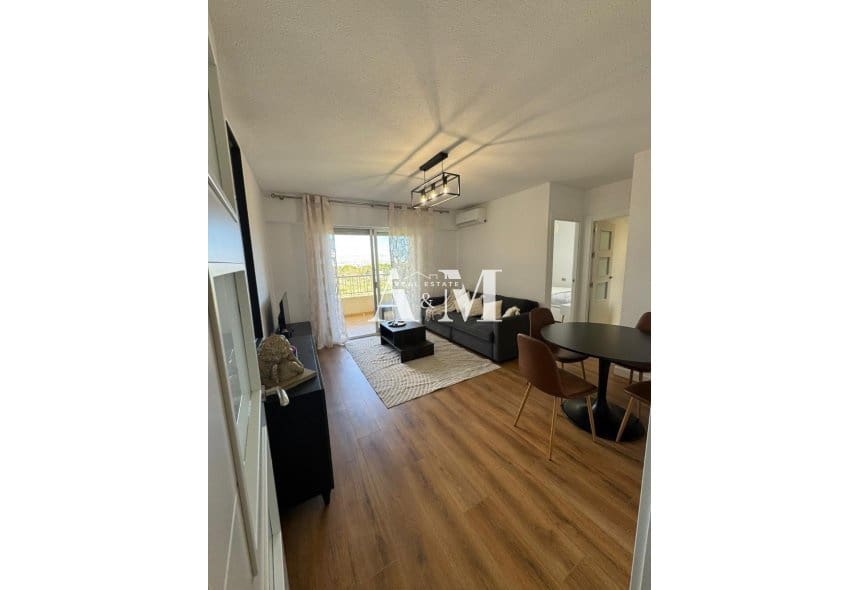 Apartamento de 2 habitaciones en Punta Prima en alquiler con piscina garaje - 1.200 € (Ref: 10165550)