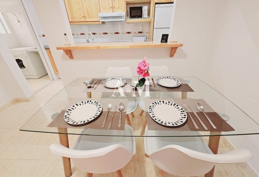 Appartement de 2 chambres à louer à Alicante ville avec piscine - 990 € (Ref: 10165671)