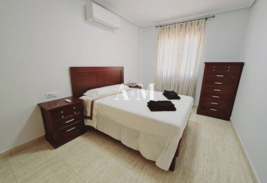 Appartement de 2 chambres à louer à Alicante ville avec piscine - 990 € (Ref: 10165671)