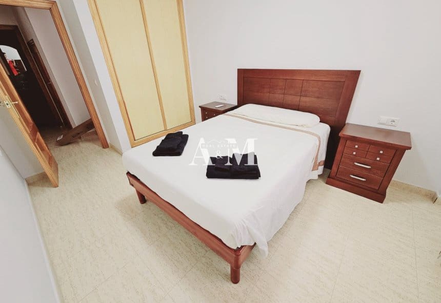 Appartement de 2 chambres à louer à Alicante ville avec piscine - 990 € (Ref: 10165671)