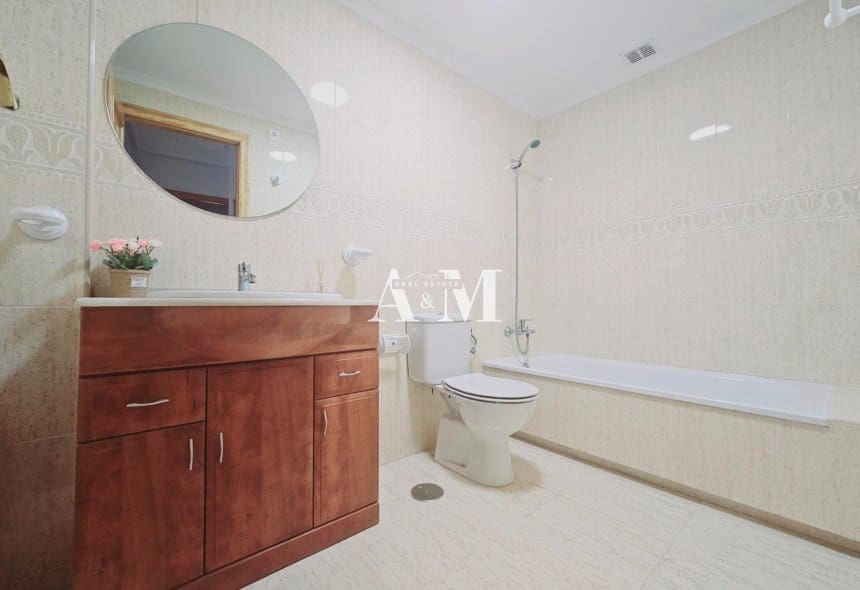 Appartement de 2 chambres à louer à Alicante ville avec piscine - 990 € (Ref: 10165671)