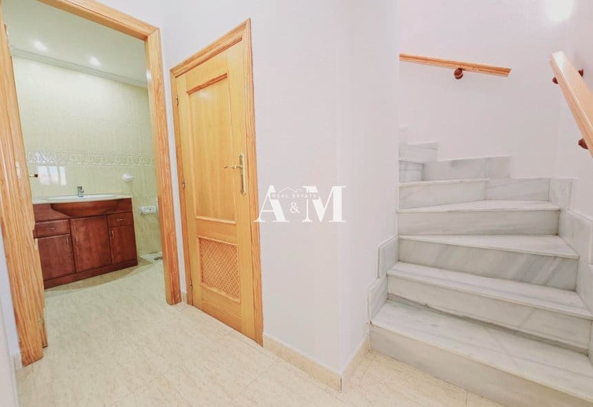 Appartement de 2 chambres à louer à Alicante ville avec piscine - 990 € (Ref: 10165671)