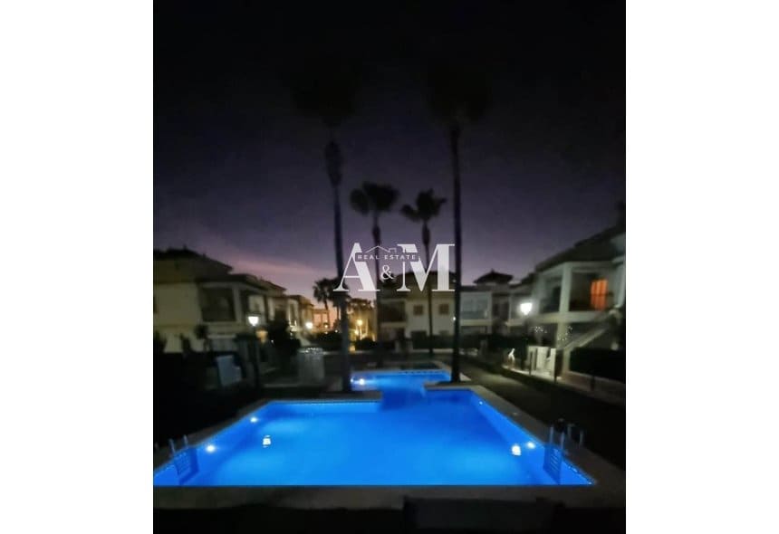 Appartement de 2 chambres à louer à Alicante ville avec piscine - 990 € (Ref: 10165671)