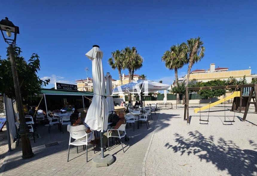 Appartement de 2 chambres à louer à Alicante ville avec piscine - 990 € (Ref: 10165671)