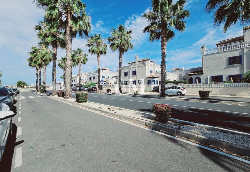 Appartement de 2 chambres à louer à Alicante ville avec piscine - 990 € (Ref: 10165671)