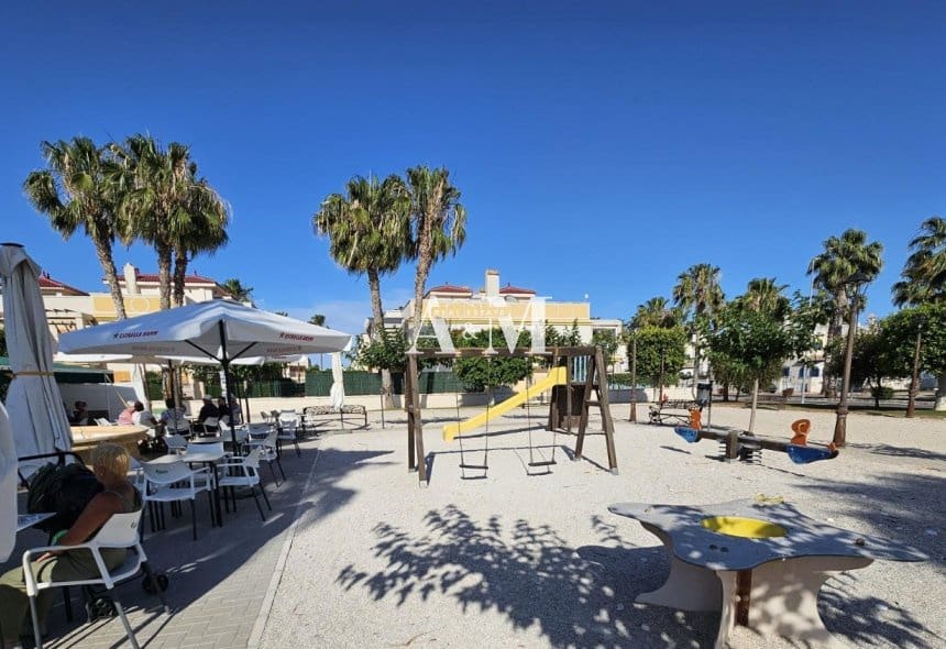 Appartement de 2 chambres à louer à Alicante ville avec piscine - 990 € (Ref: 10165671)