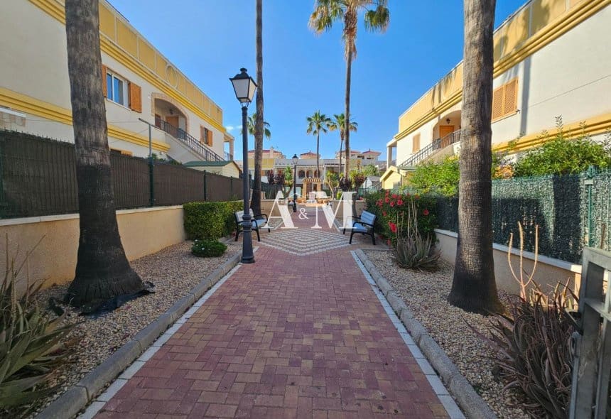 Appartement de 2 chambres à louer à Alicante ville avec piscine - 990 € (Ref: 10165671)