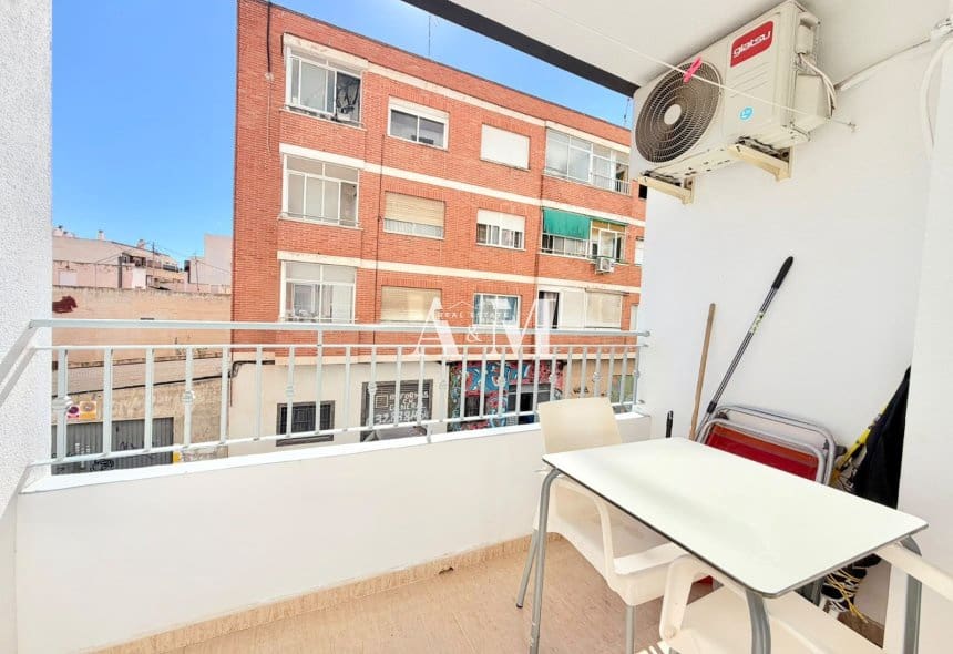 1 Zimmer Apartment zu vermieten in Torrevieja mit Pool - 650 € (Ref: 10167521)